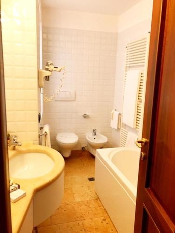 Imagen de la habitación del Hotel Du Lac Varenna. Foto 8