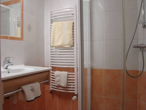 Imagen de la habitación del Hotel Du Lion Vert. Foto 11
