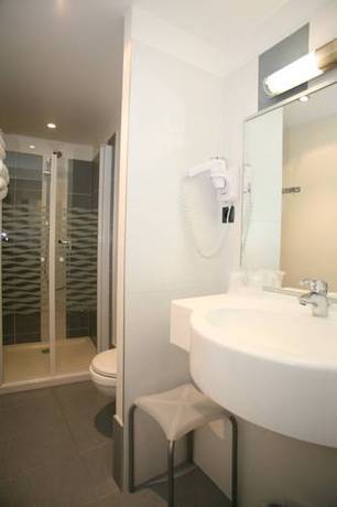 Imagen de la habitación del Hotel Du Louvre, Cherbourg. Foto 6