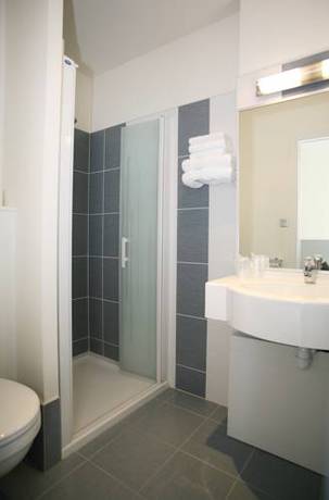 Imagen de la habitación del Hotel Du Louvre, Cherbourg. Foto 10