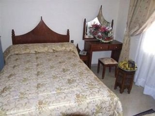 Imagen de la habitación del Hotel Du Louvre. Foto 2