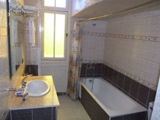 Imagen de la habitación del Hotel Du Louvre. Foto 3