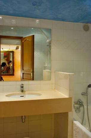 Imagen de la habitación del Hotel Du Lys, Barrio Latino-Pante&oacute;n. Foto 4