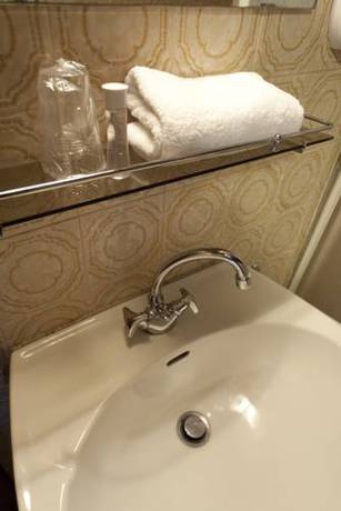 Imagen de la habitación del Hotel Du Midi, Domene. Foto 14