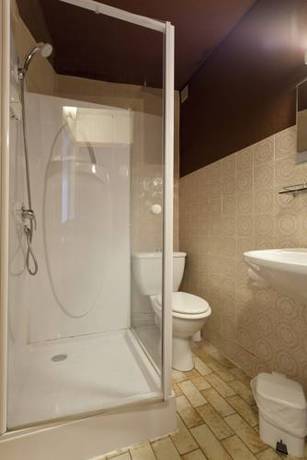 Imagen de la habitación del Hotel Du Midi, Domene. Foto 15