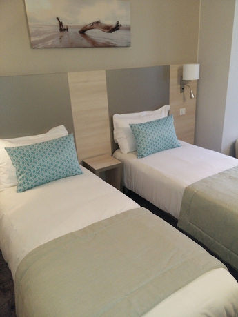 Imagen de la habitación del Hotel Du Midi, Niza. Foto 3