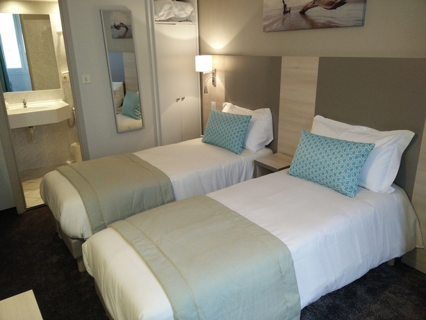 Imagen de la habitación del Hotel Du Midi, Niza. Foto 10