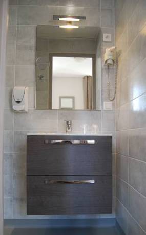 Imagen de la habitación del Hotel Du Midi, RODEZ. Foto 4