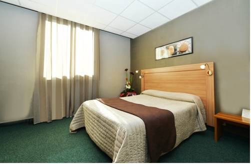 Imagen de la habitación del Hotel Du Midi, RODEZ. Foto 11