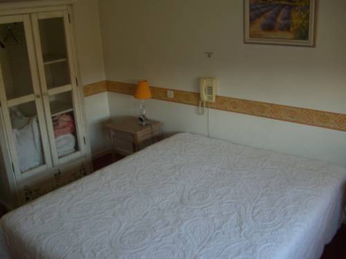 Imagen de la habitación del Hotel Du Midi, Salon de Provence. Foto 11