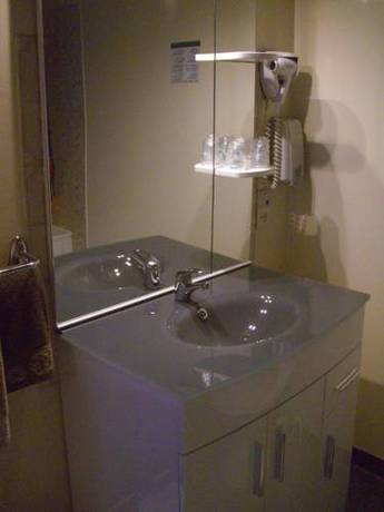Imagen de la habitación del Hotel Du Midi, Salon de Provence. Foto 12
