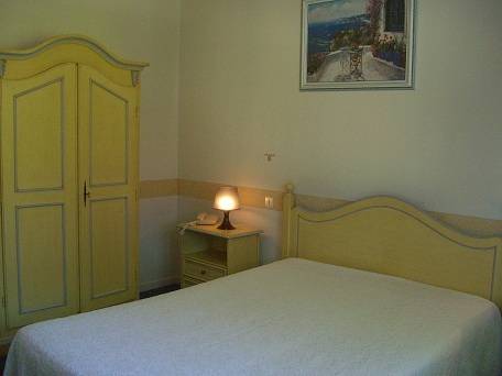 Imagen de la habitación del Hotel Du Midi, Salon de Provence. Foto 15