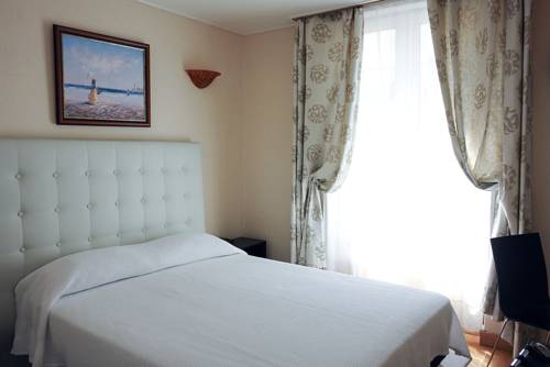 Imagen general del Hotel Du Mont Blanc, Barrio Latino-Panteón. Foto 1