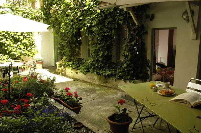 Imagen de los exteriores del Hotel Du Moulin, Montmartre-Sacr&eacute; Coeur. Foto 4