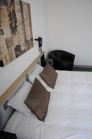 Imagen de la habitación del Hotel Du Moulin, Niort. Foto 4