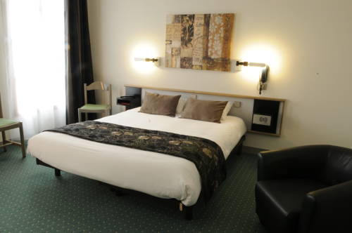 Imagen de la habitación del Hotel Du Moulin, Niort. Foto 5