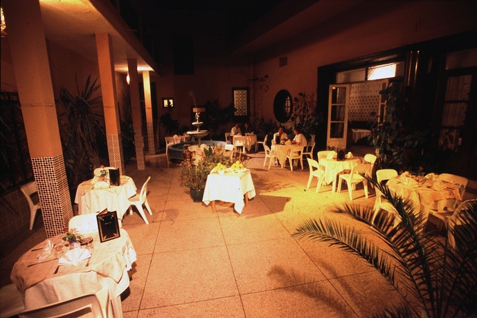 Imagen del bar/restaurante del Hotel Du Pacha. Foto 5