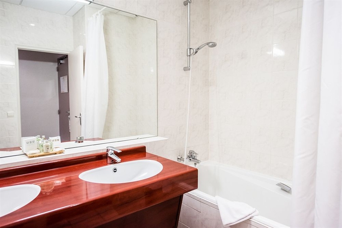 Imagen de la habitación del Hotel Du Palois - Pau Centre Bosquet. Foto 7