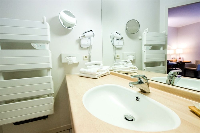 Imagen de la habitación del Hotel Du Palois - Pau Centre Bosquet. Foto 8