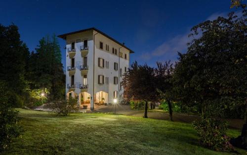 Imagen general del Hotel Du Parc, Binda. Foto 2
