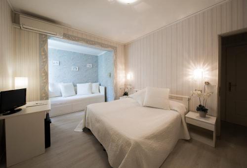 Imagen de la habitación del Hotel Du Parc, Binda. Foto 6