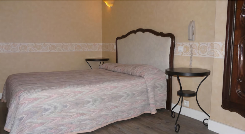 Imagen de la habitación del Hotel Du Parc, DRAGUIGNAN. Foto 7