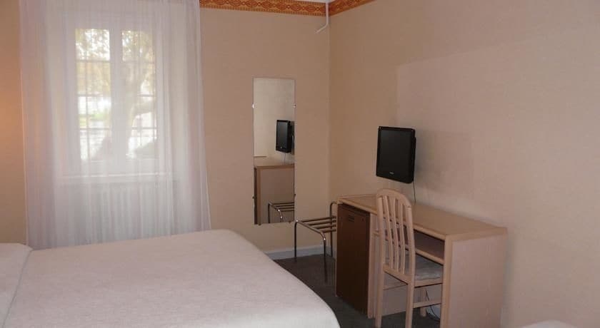 Imagen de la habitación del Hotel Du Parc, DRAGUIGNAN. Foto 8