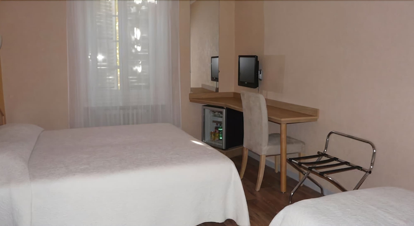 Imagen de la habitación del Hotel Du Parc, DRAGUIGNAN. Foto 10