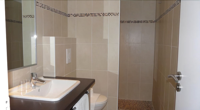 Imagen de la habitación del Hotel Du Parc, DRAGUIGNAN. Foto 15