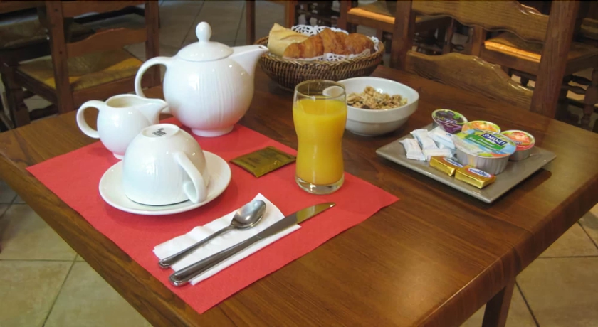 Imagen del bar/restaurante del Hotel Du Parc, DRAGUIGNAN. Foto 4
