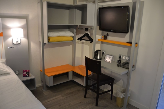 Imagen de la habitación del Hotel Du Parc Euromédecine. Foto 8