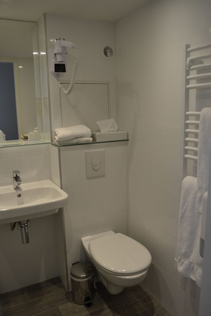 Imagen de la habitación del Hotel Du Parc Euromédecine. Foto 13