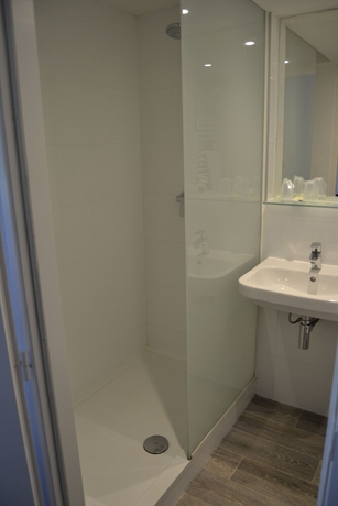 Imagen de la habitación del Hotel Du Parc Euromédecine. Foto 15