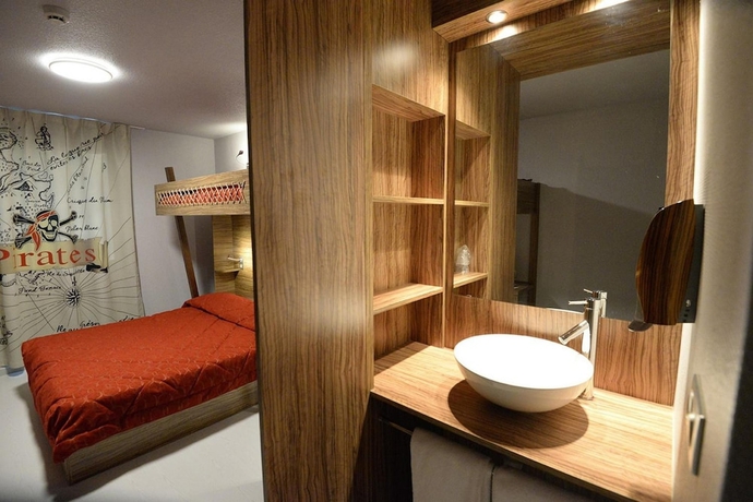 Imagen de la habitación del Hotel Du Parc Pirates. Foto 15