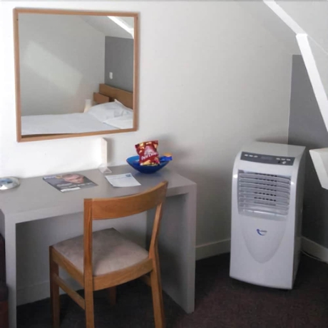 Imagen de la habitación del Hotel Du Parc Saint Charles. Foto 7