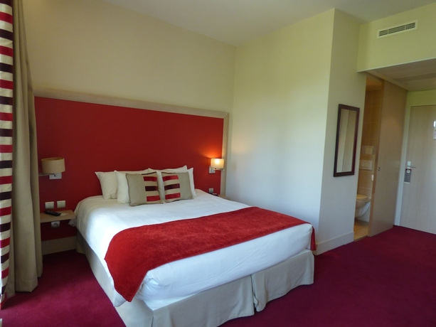 Imagen de la habitación del Hotel Du Parc, Salies de Bearn. Foto 15