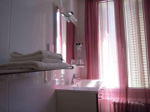 Imagen de la habitación del Hotel Du Parc, VITRY SUR SEINE. Foto 12