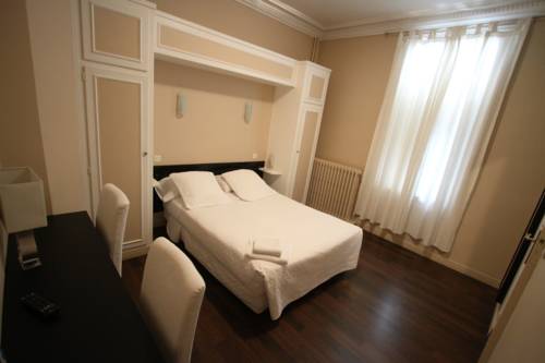 Imagen de la habitación del Hotel Du Parc, VITRY SUR SEINE. Foto 18