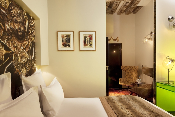 Imagen de la habitación del Hotel Du Petit Moulin. Foto 16