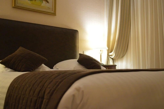 Imagen de la habitación del Hotel Du Petit Palais. Foto 10