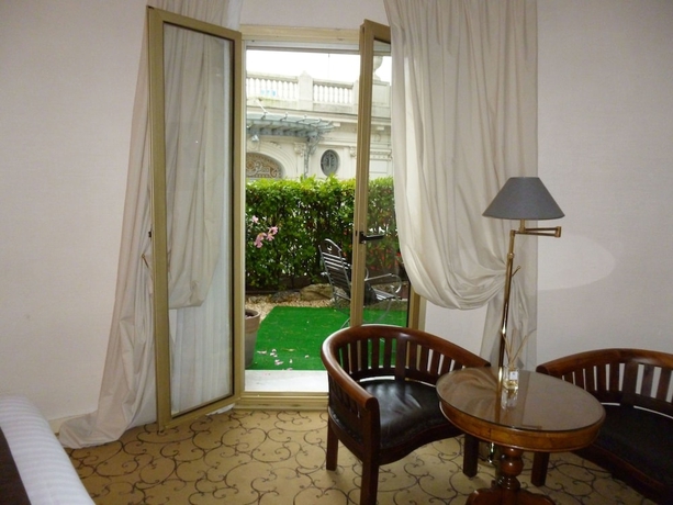 Imagen de la habitación del Hotel Du Petit Palais. Foto 12