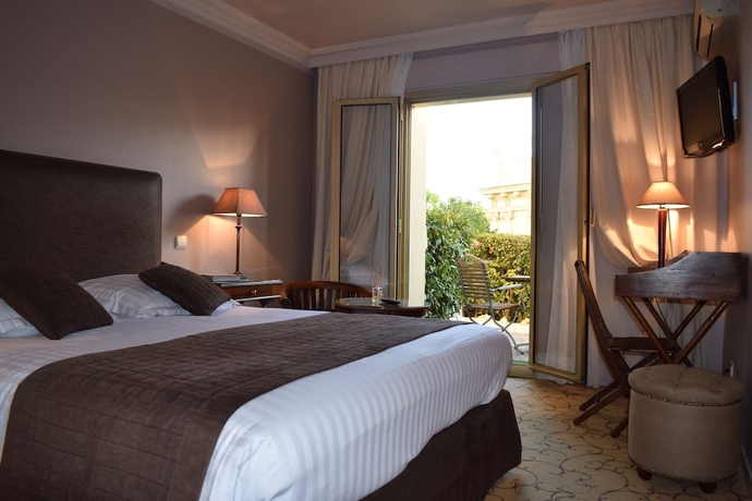 Imagen de la habitación del Hotel Du Petit Palais. Foto 15