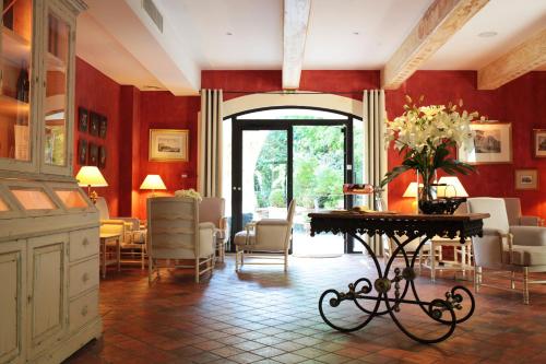 Imagen de la habitación del Hotel Du Po&egrave;te, Fontaine-de-Vaucluse. Foto 9