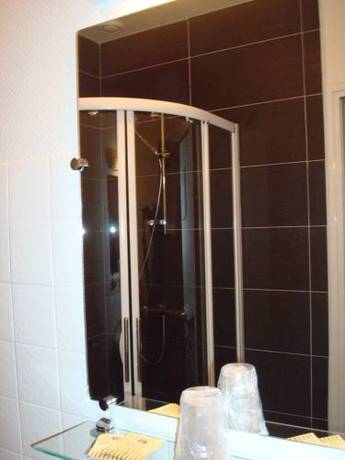 Imagen de la habitación del Hotel Du Port, Concarneau. Foto 16