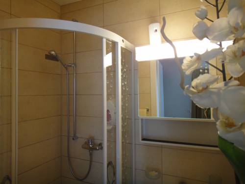 Imagen de la habitación del Hotel Du Quai. Foto 5