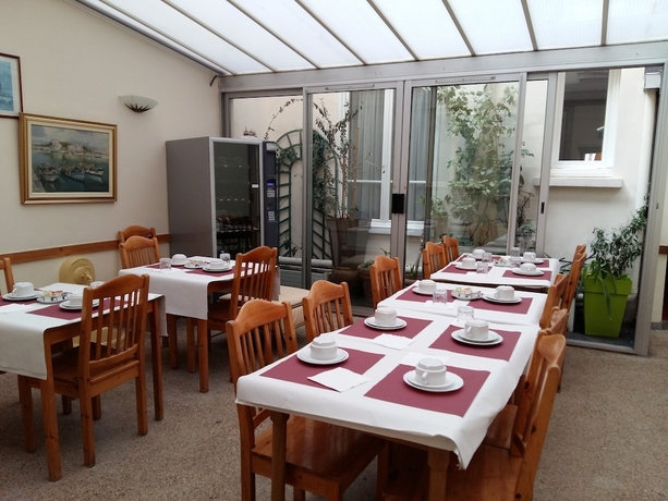 Imagen del bar/restaurante del Hotel Du Roi René. Foto 3