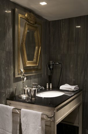 Imagen de la habitación del Hotel Du Romancier. Foto 5