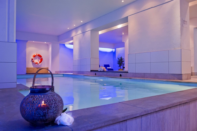 Imagen de la piscina del Hotel Du Soleil Le Terminus. Foto 11