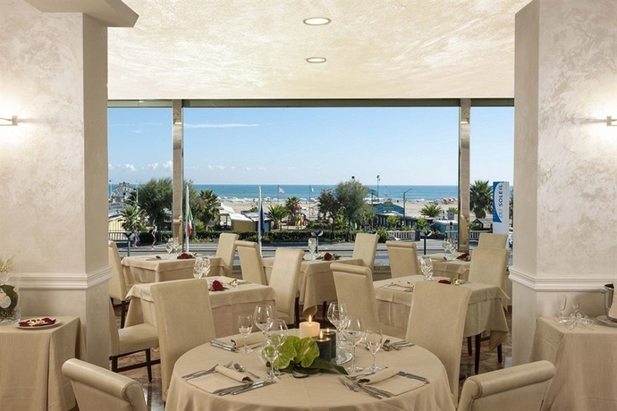 Imagen del bar/restaurante del Hotel Du Soleil, Rimini. Foto 3
