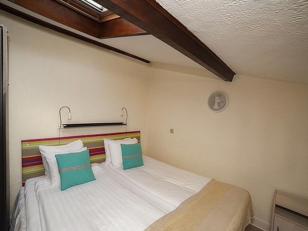Imagen de la habitación del Hotel Du Soleil, Saint Raphael. Foto 10